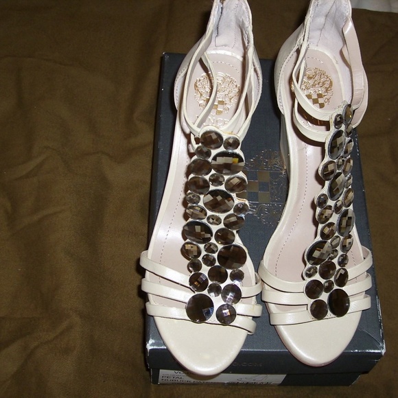 - New Vince Camuto fancy leathersandals size 7